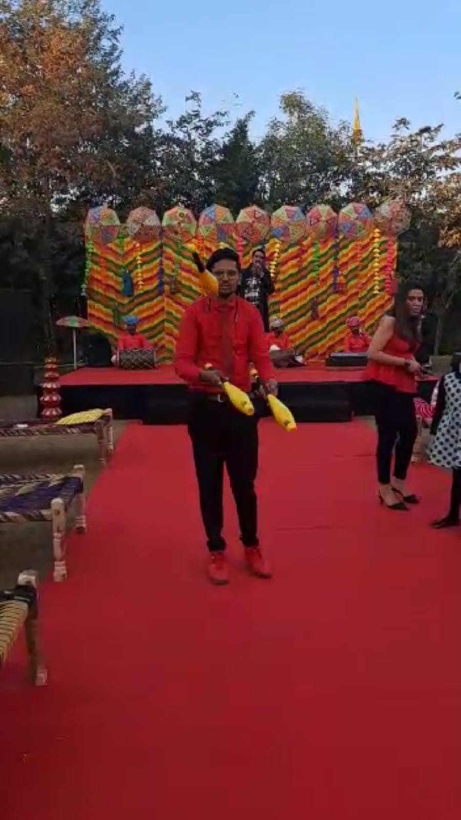  Juggling Show in mansrovar